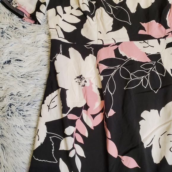 A Pea In The Pod Dress - Picture 3 of 11